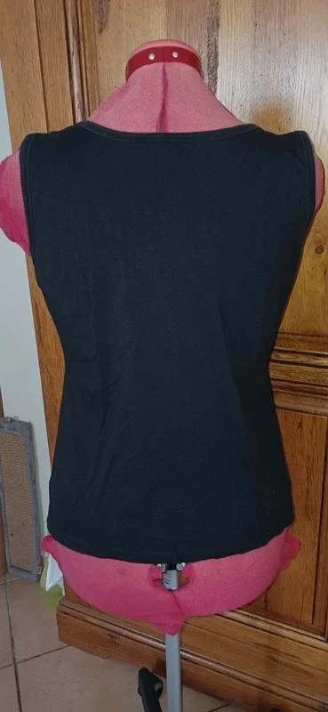 Camiseta negra sin mangas talla 42 – photo 3